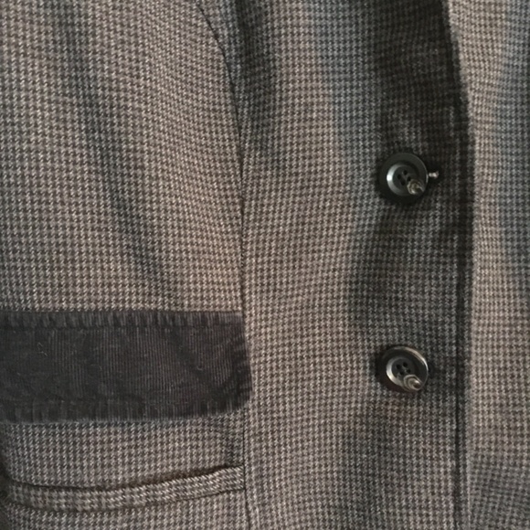 Gray blazer Size small with nice black detail - Picture 3 of 5